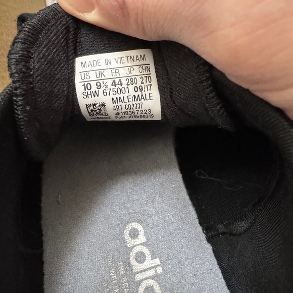 Black Adidas N-5923 size 10. Like new! - Picture 3 of 4